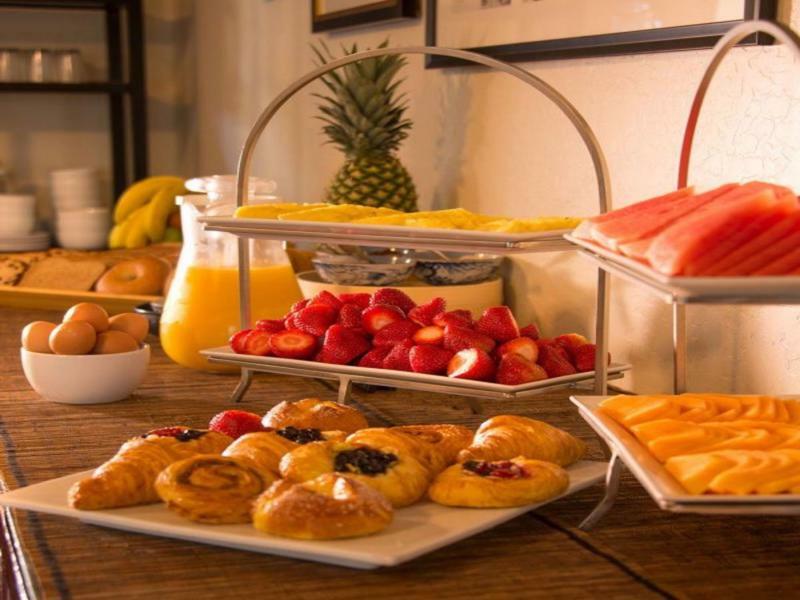 Tradewinds Carmel Otel Dış mekan fotoğraf